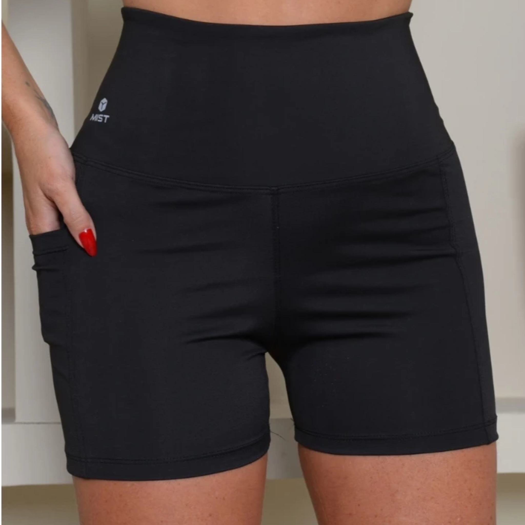 short-de-compressao-feminina-para-corrida-sustentacao-muscular-bolso-funcional-uv505