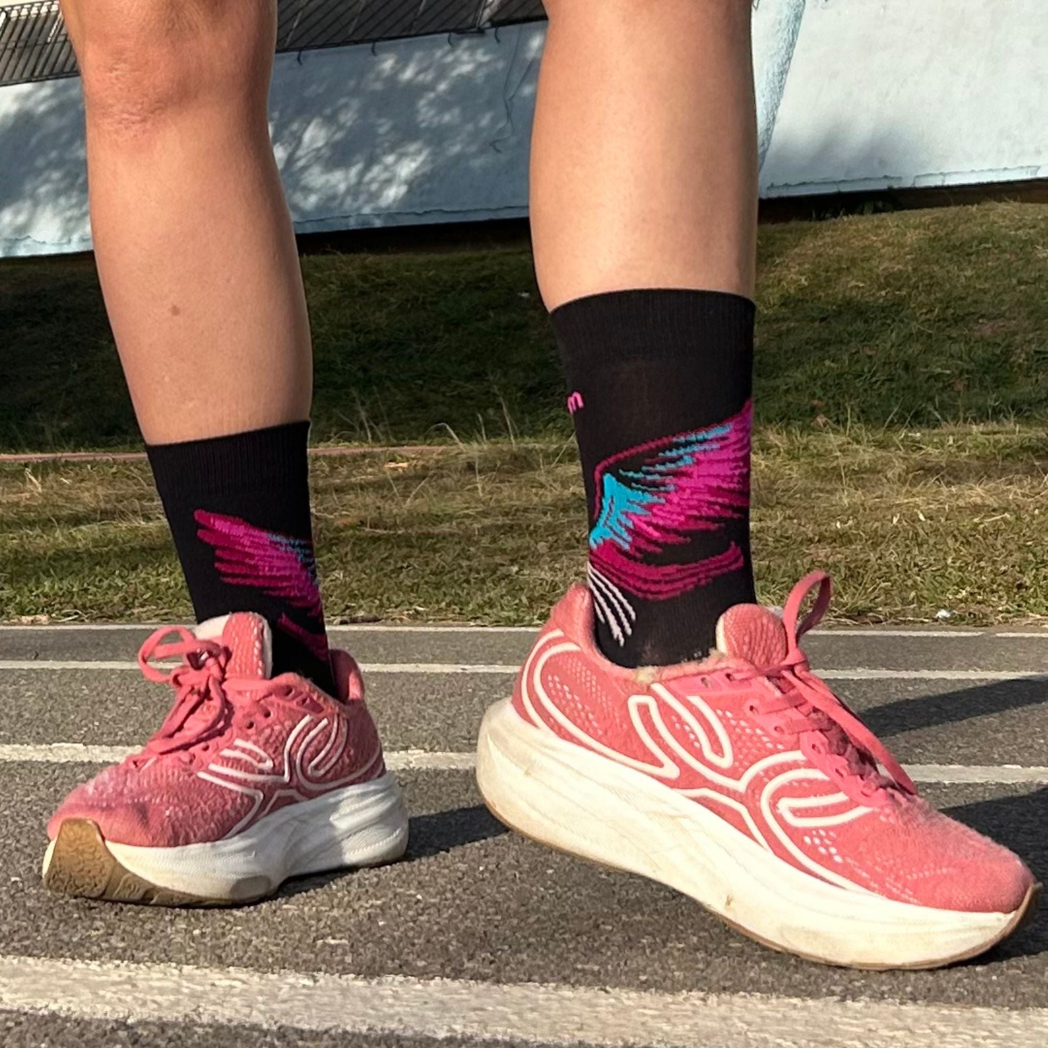 Meia Esportiva com Estampa Divertida – Corrida - Stride Up