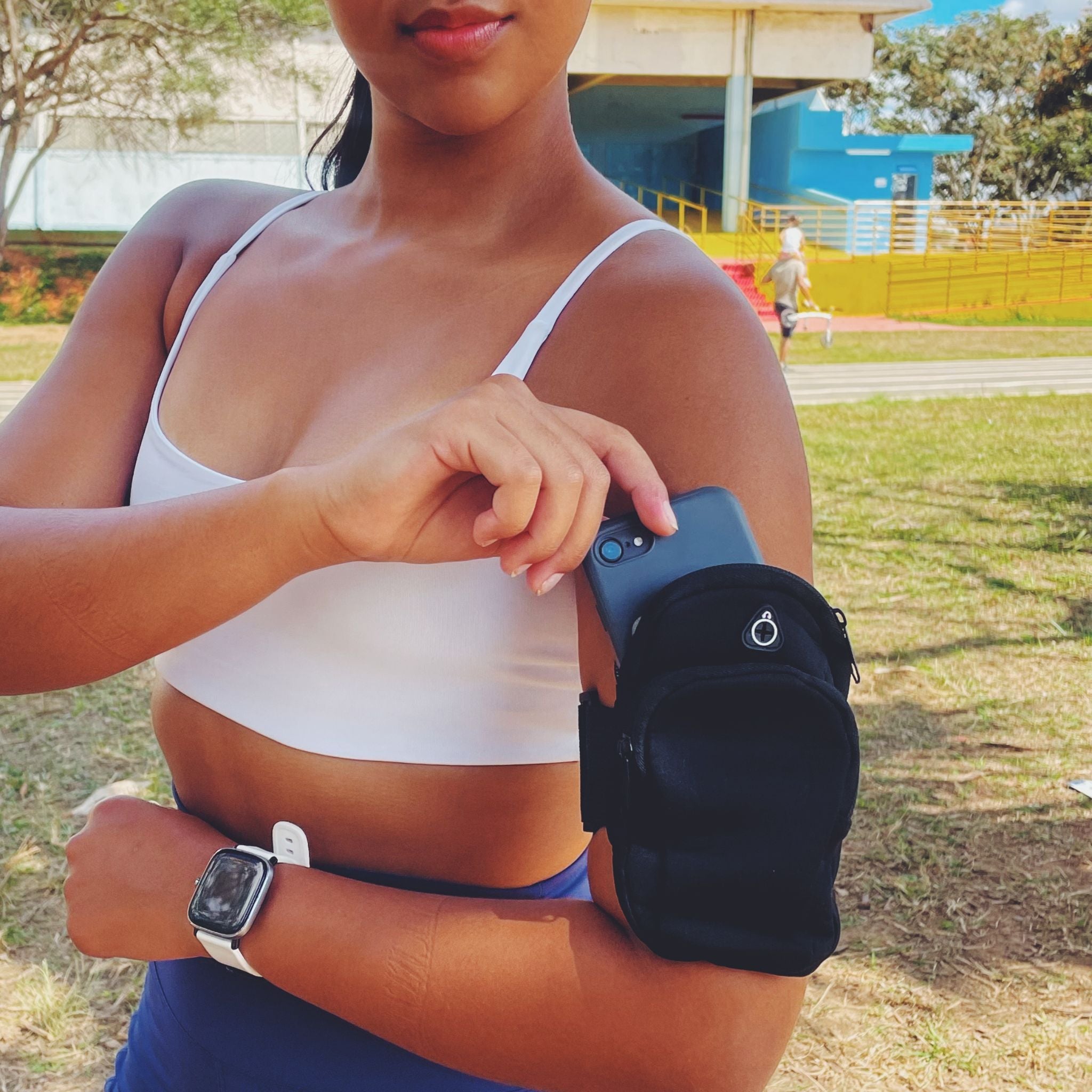 Braçadeira Esportiva Stride Up – Leveza, Liberdade e Praticidade no Seu Treino